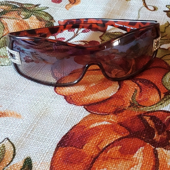 Sunglasses - Picture 4 of 4